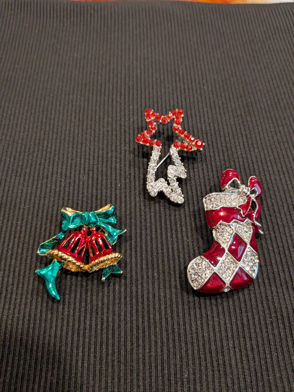 B#4: Christmas 🎄 Brooch Set Of 3 - Red & Green